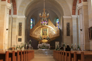 Sanktuarium Matki Bożej Wychowawczyni  - nawa główna
