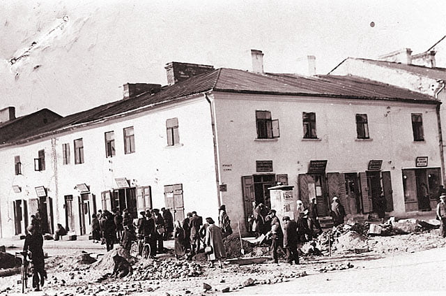 Końskie, getto, ul. Rynek 2. The photograph made accessible by  Mateusz Partyka / Taken from www.konskie.org.pl